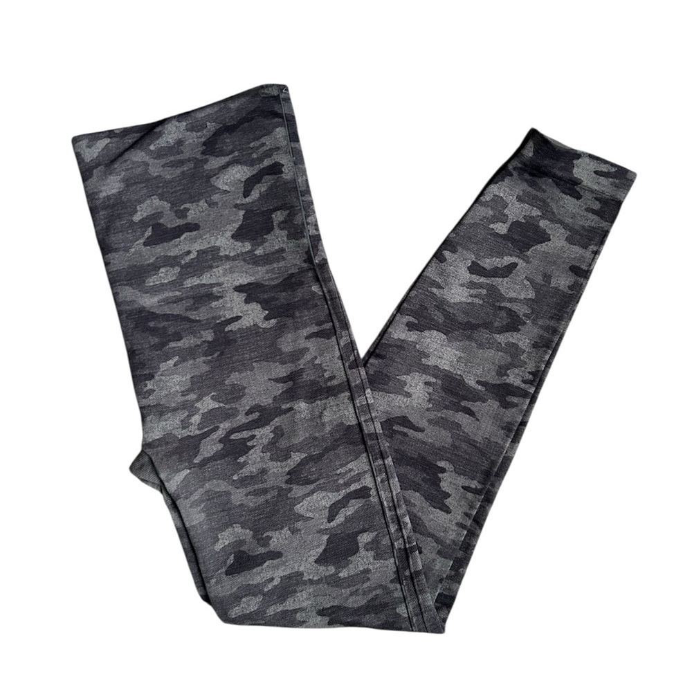 Spanx Women’s Camouflage Gray/Black 7/8 Leggings size large